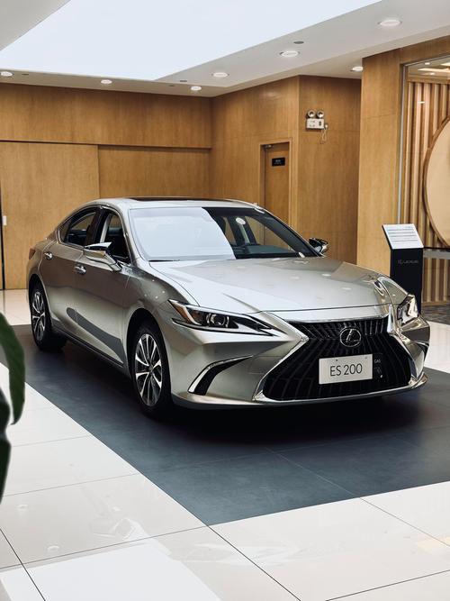 雷克萨斯es200图片新款 女士雷克萨斯20万左右