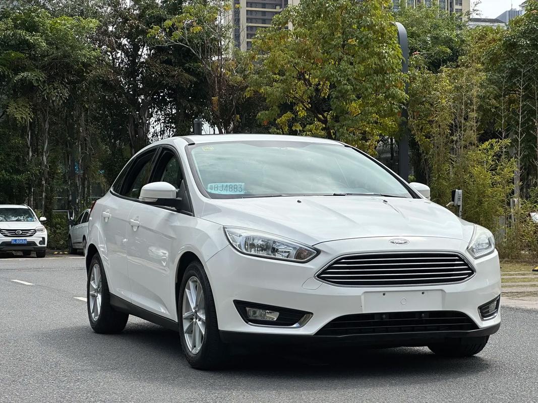 福特福克斯三厢新款 福特福克斯三厢新车价格