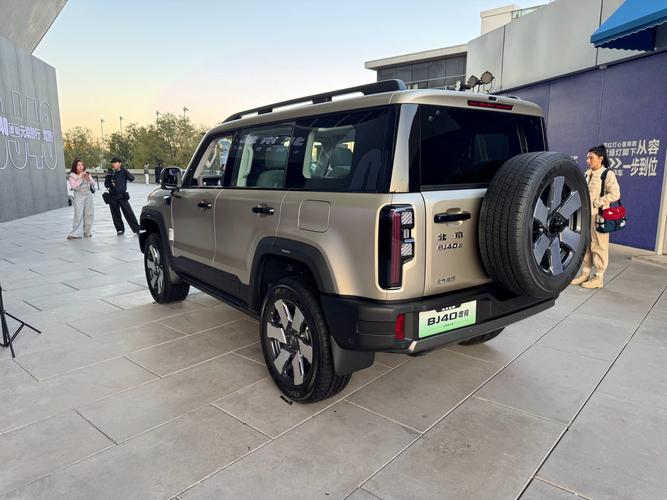 北京bj40越野车2023款图片(北京bj40新款越野)