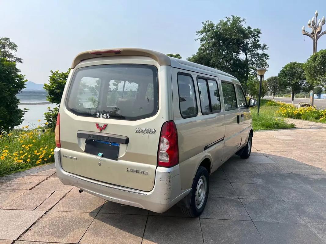 五菱荣光官网官报价表(五菱荣光价位图片)