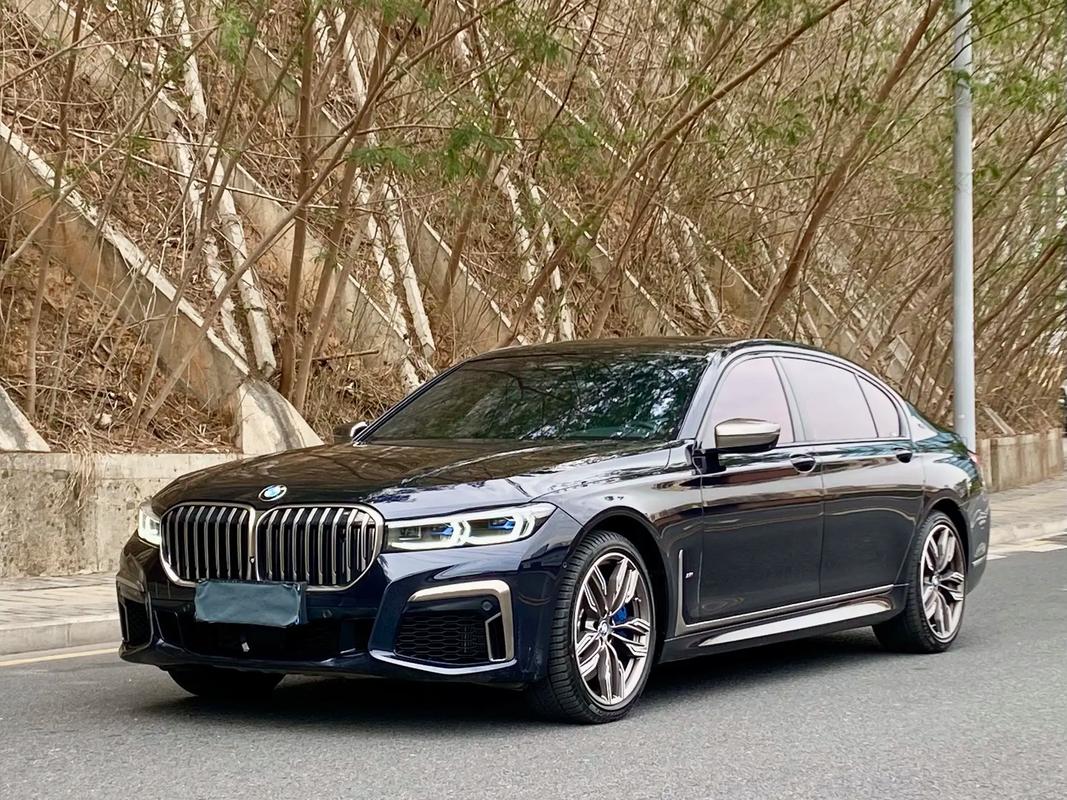 宝马m760lixdrive(宝马M760LI什么时候出来的)
