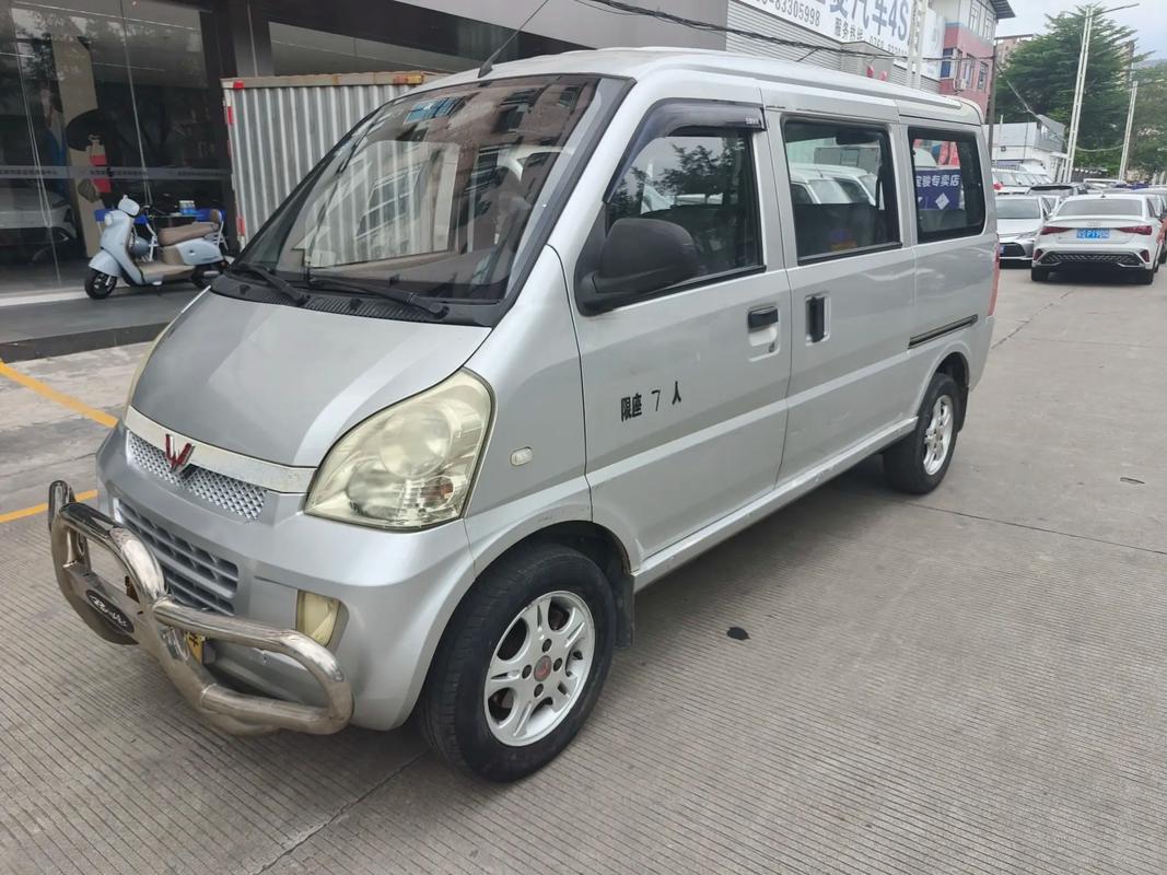 五菱柴油版面包车 五菱柴油面包车价格及图片